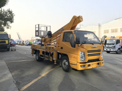 東風(fēng)牌多功能作業(yè)車(chē) 云梯高空作業(yè)與清洗吸污的創(chuàng)新融合